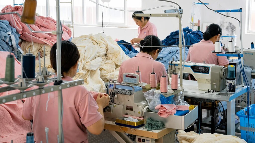 Moisture Management in Sportswear: How Wicking Performance Affects Custom Team Apparel 9206