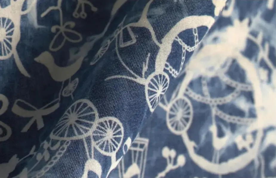 Garment Washing and Finishing: How Different Treatments Change Custom Clothing 拔印印花