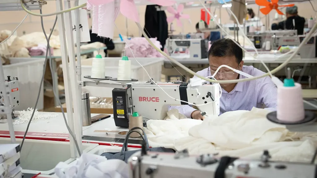 Buyer-Supplied Materials for Custom Apparel: What to Confirm Before Production 10142