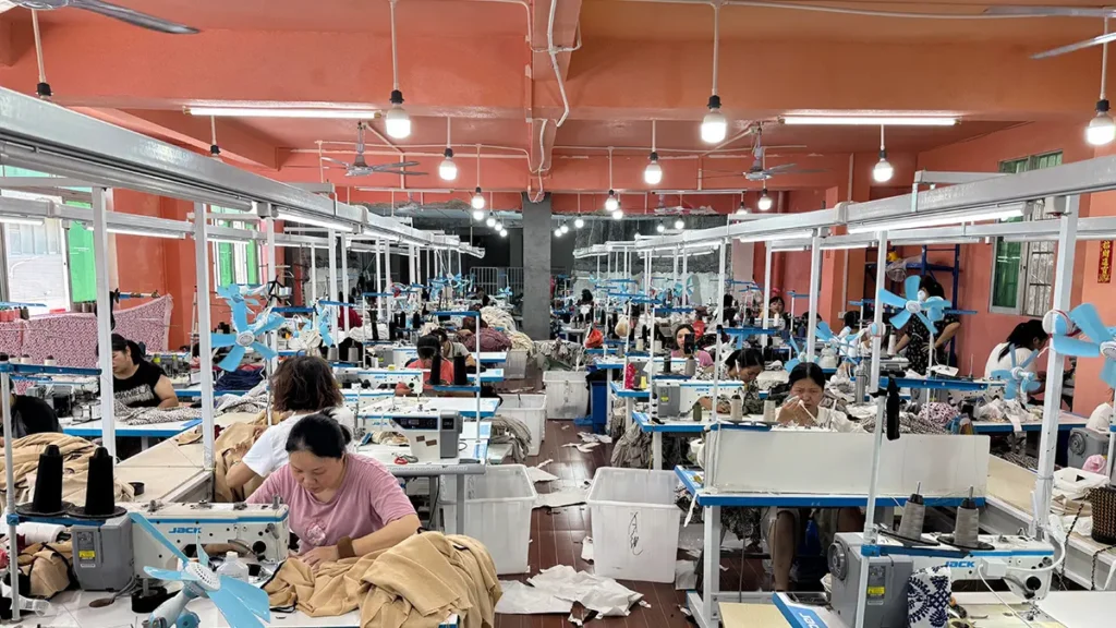 Mixed-Size Carton Packing for Custom Apparel: What Buyers Should Confirm 10172