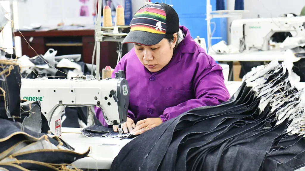 Custom Apparel Barcode and SKU Labeling: What Buyers Should Confirm 10174
