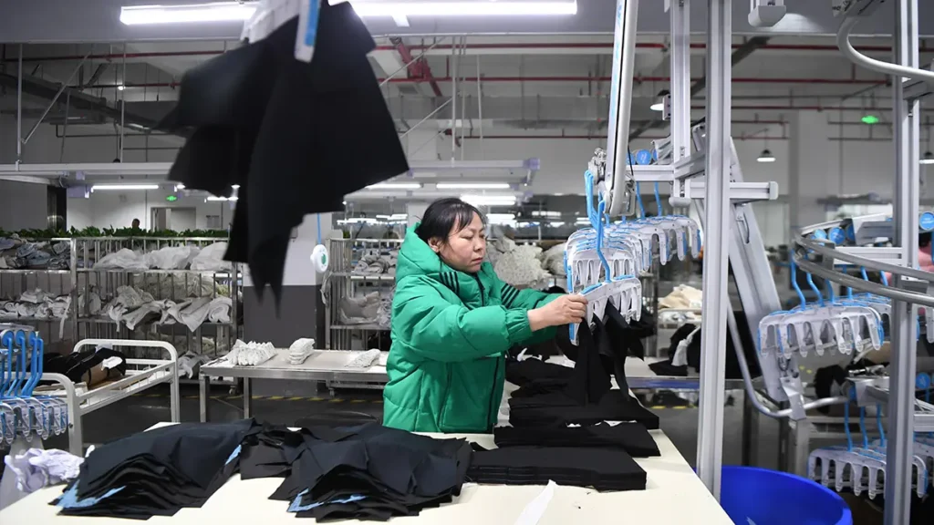 Custom Garment Hanging Loops: What Buyers Should Confirm Before Production 10194
