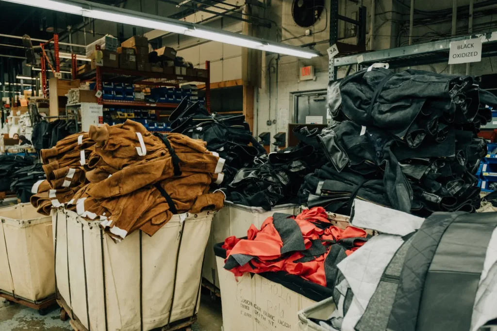 Designing Custom Corporate Apparel for Layering: How Suppliers Coordinate Multiple Garments 下载 (1)
